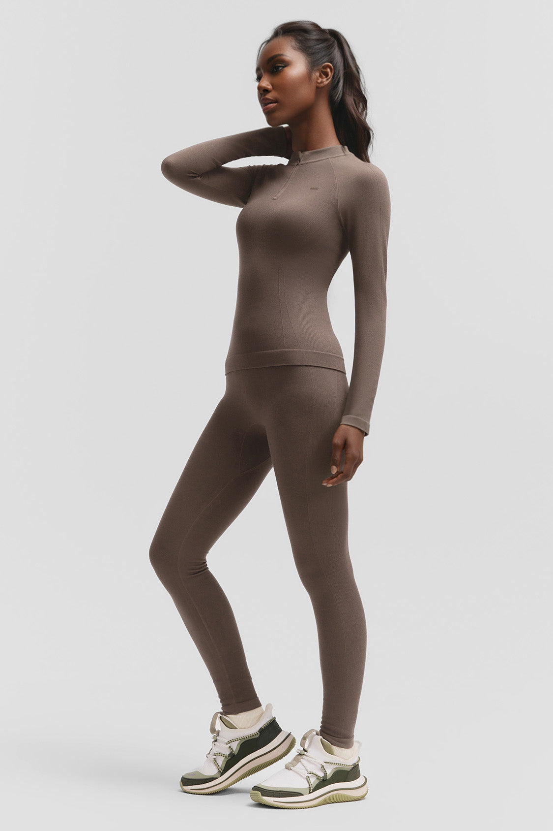 beneunder motionset womens light warmth sport performance base layer set #color_brown