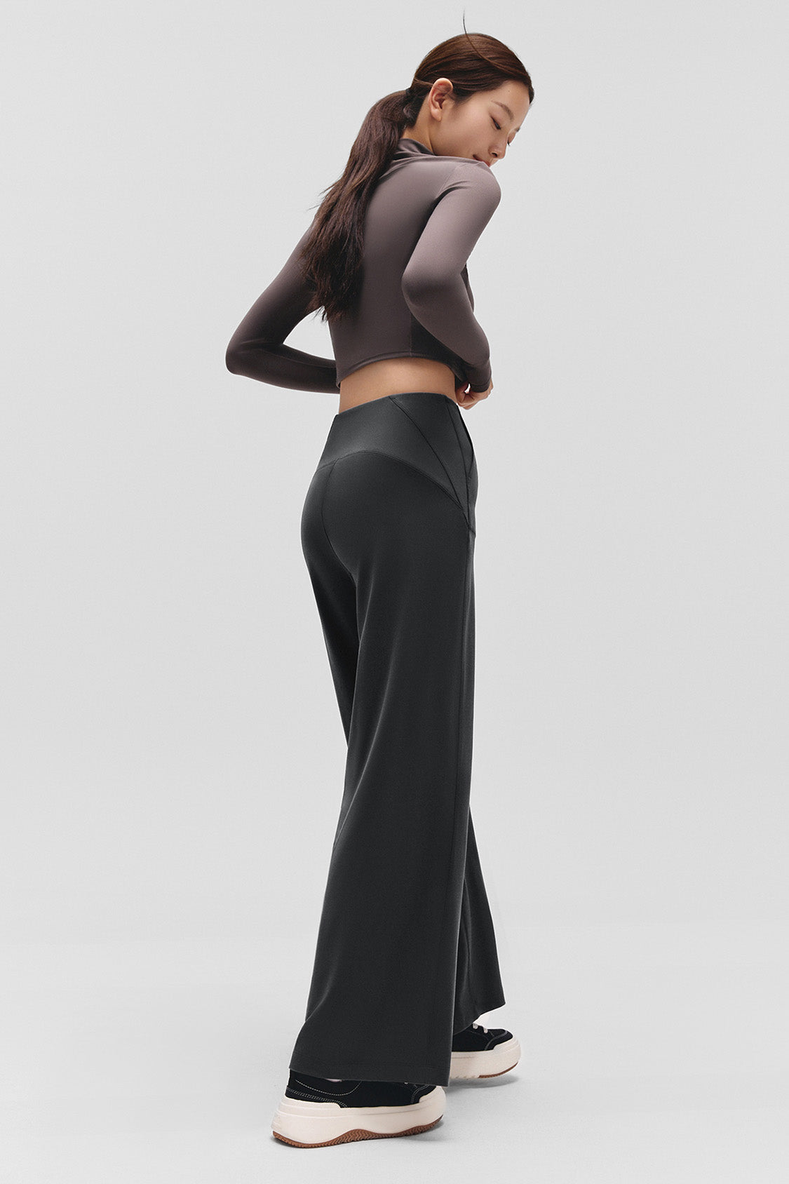 beneunder flowwarm – women’s high-stretch wide-leg thermal pants #color_black