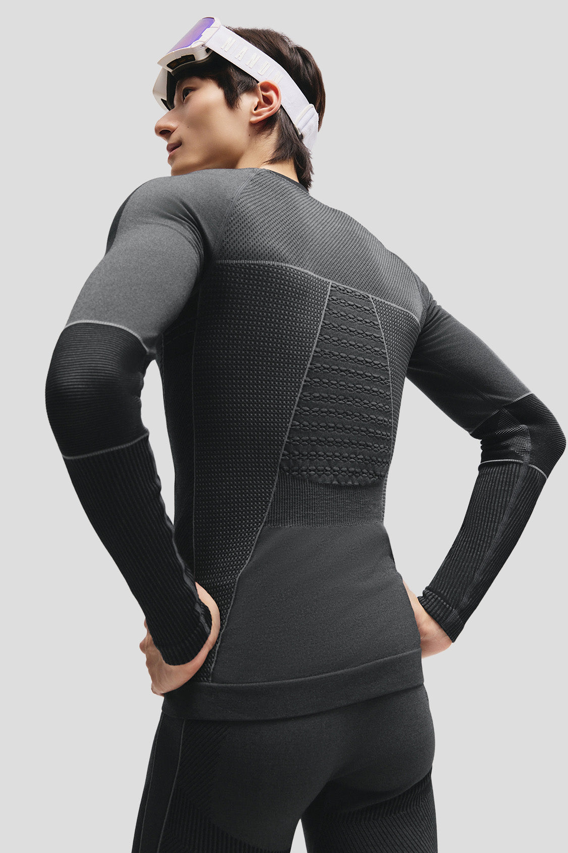 beneunder thermaset mens extra warmth outdoor performance base layer set #color_black