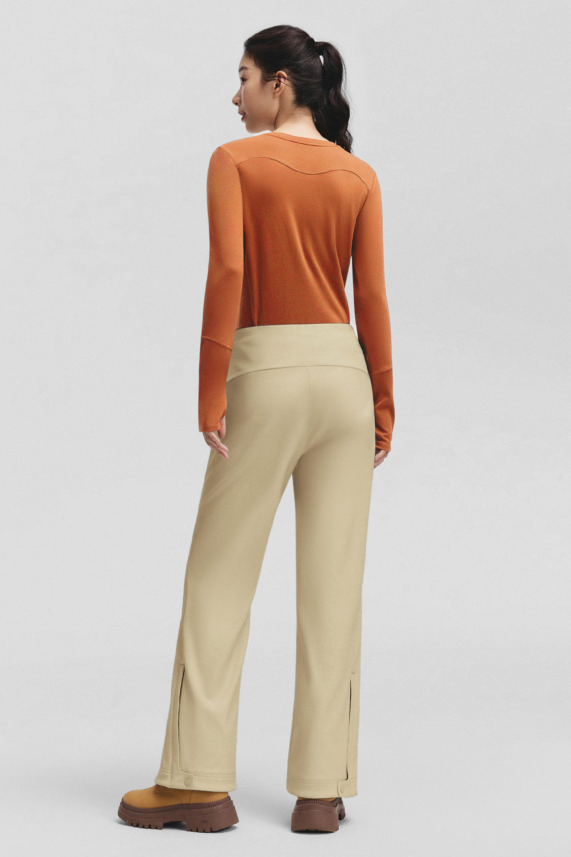 beneunder softshield – women’s thermal flare softshell pants #color_brown