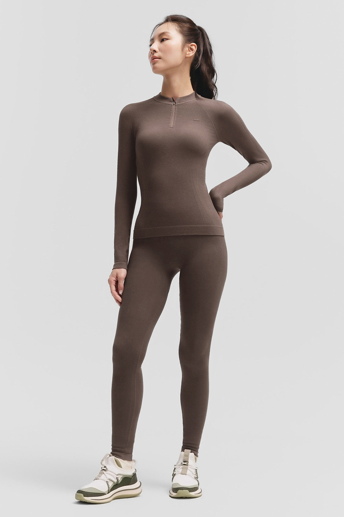 beneunder motionset womens light warmth sport performance base layer set #color_brown