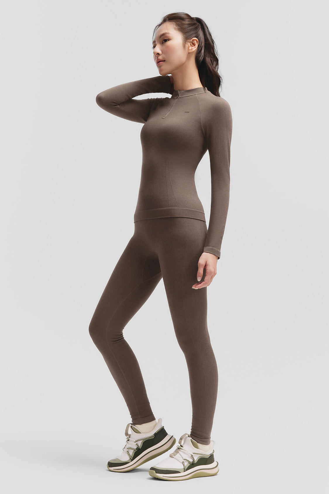 beneunder motionset womens light warmth sport performance base layer set #color_brown