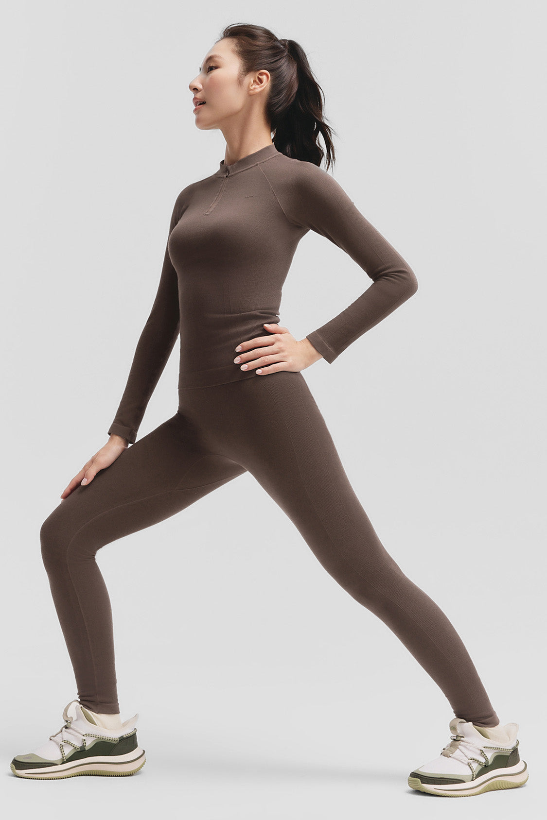 beneunder motionset womens light warmth sport performance base layer set #color_brown